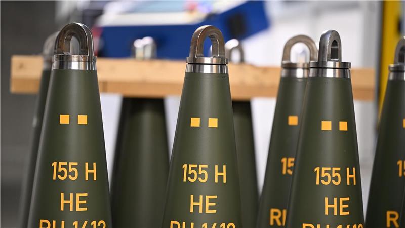 Rheinmetall stellt unter anderem Artilleriemunition vom Kaliber 155 mm her. (Archivbild)