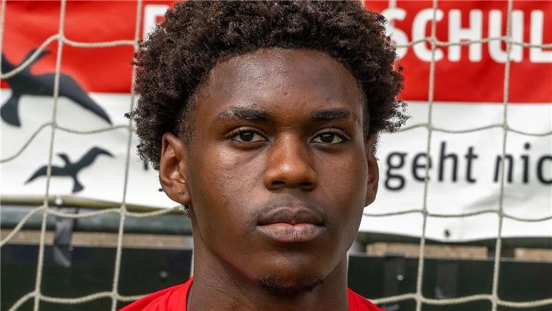 „Drei weitere Asse“ für die Double-Mannschaft von D/A II Rhys Pufong kommt vom SV Wilhelmshaven.