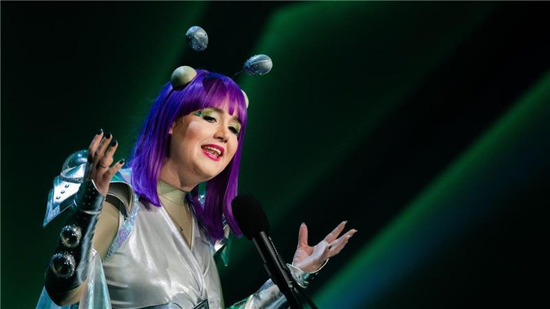 Mission Karneval: Raumfahrtministerin Bär mit Orden geehrt Ricarda Lang nahm sich in ihrer Rede CSU-Chef Markus Söder vor.