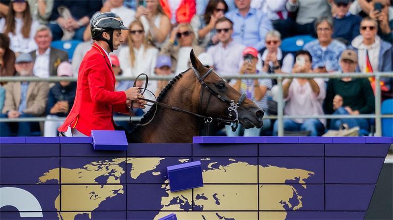 Ausgerechnet beim WM-Finale: Blech für Springreiter Richard Vogel Pferd verweigerte an der Mauer.