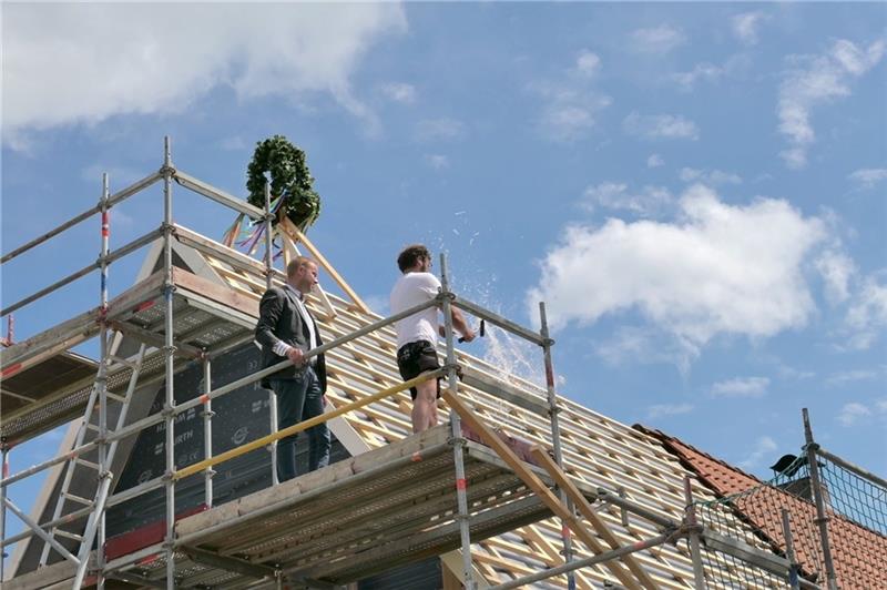 Heimatkreis Kutenholz feiert Richtfest für Gemeindearchiv Richtfest beim künftigen Gemeindearchiv in Kutenholz.