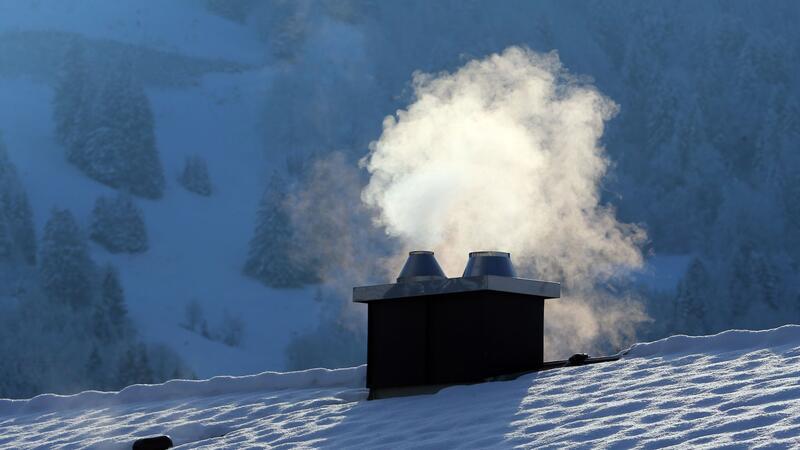 So machen Sie Ihr Zuhause wirklich winterfest Richtig heizen und das Haus vor Kälte schützen - so bleibt es im Winter drinnen schön warm.