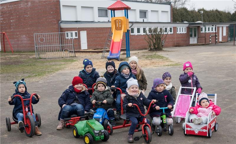 Richtig in Fahrt kommen die Wischhafener Kindergartenkinder mit den neuen Gefährten. Foto: Bianca Wist