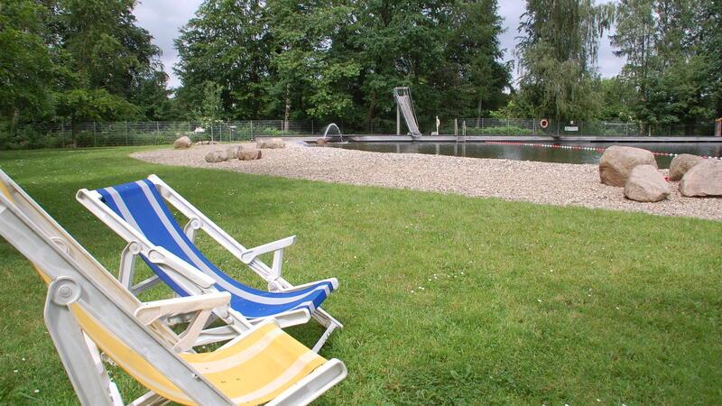 Vieles ist neu: Das Sauensieker Naturbad im Freibad-Check Richtig schlecht ist höchstens mal das Wetter. Bedauerlich: Der Einstieg ins Wasser ist nicht barrierefreundlich. Die Benutzung der Liegen ist kostenlos.