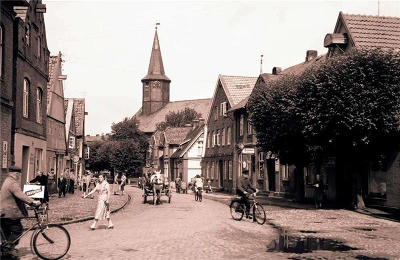 Richtig viel Leben herrschte Ende der 50er Jahre in der Freiburger Ortsmitte. Foto Willy Pragher / Landesarchis Baden-Württemberg