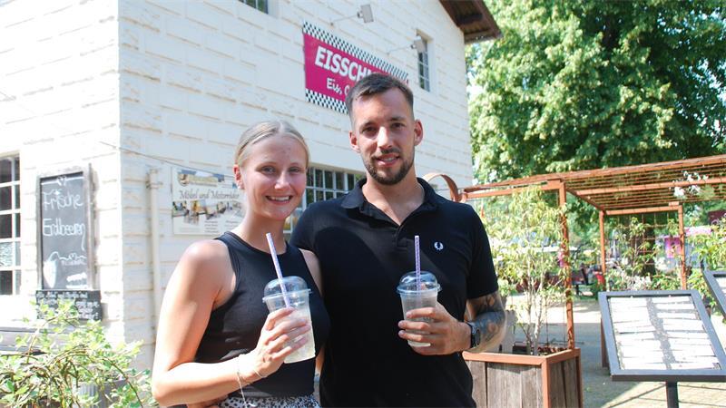 Auf der Suche nach Abkühlung: So erlebt der Kreis Stade das Hitze-Wochenende Ricky Bauer und Pia Buhbe aus Drochtersen.