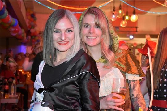 Rieke Pankow und ihre Freundin Jule Wölpern feierten ausgelassen.