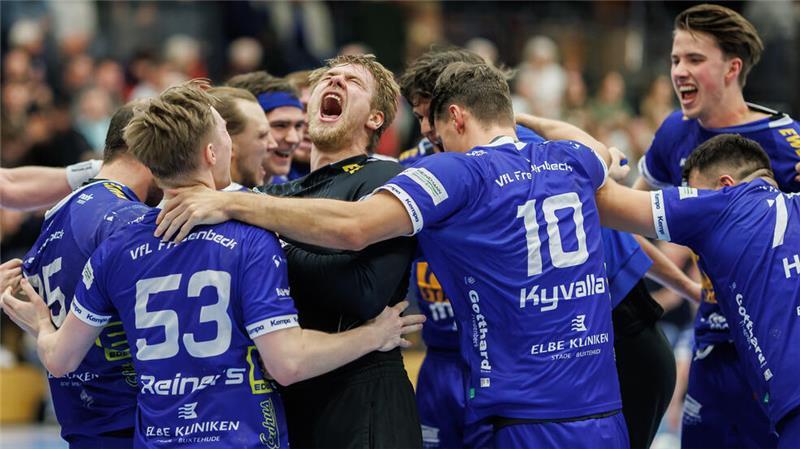 Spannung bis zum Schluss: Fredenbeck gewinnt Derby gegen Beckdorf Riesenjubel in Fredenbeck: Torwart Justin Rundt schreit seine Freude über den Derbysieg heraus.
