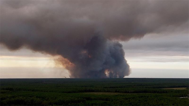 Riesige Rauchschwaden des Brandes in der Küstenregion waren auch von Bordeaux aus zu sehen.