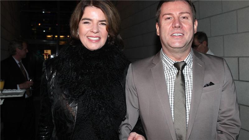 Riewa liest 20-Uhr-Nachrichten ausnahmsweise mit Brille. (Archivbild)