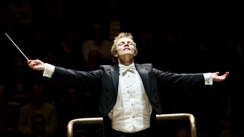  Junger Star am Dirigentenpult: Niklas Benjamin Hoffmann kommt mit dem Göttinger Symphonieorchester 