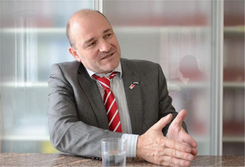 Robert Crumbach von der SPD informierte sich in Horneburg über „Wohnen im Alter“.