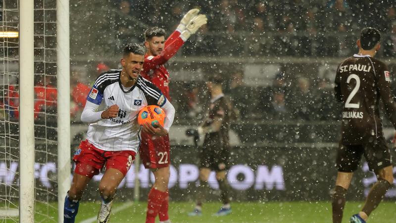 Im Schneegestöber: HSV lacht über Slapstick-Eigentor Robert Glatzel gelang für den HSV der Anschlusstreffer im zweiten Spielabschnitt.