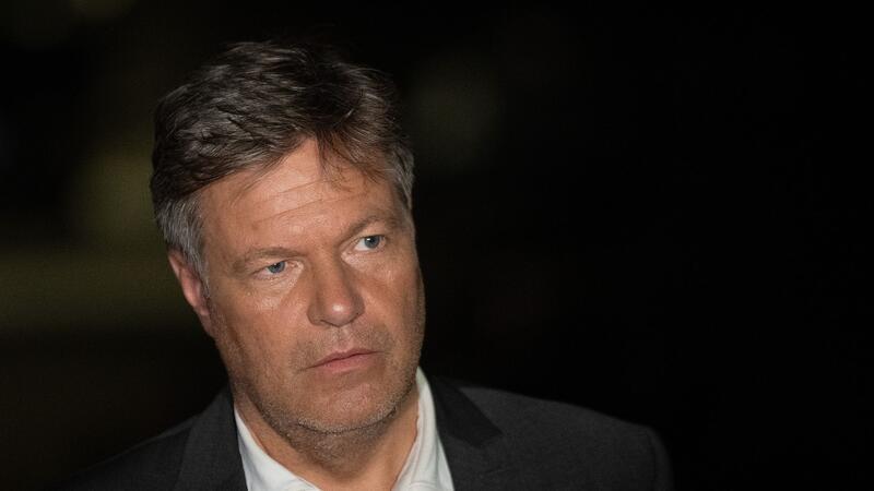 Habeck startet China-Besuch mit klaren Ansagen Robert Habeck: „Europa muss außenpolitisch, sicherheitspolitisch, weltpolitisch handlungsfähig werden.“
