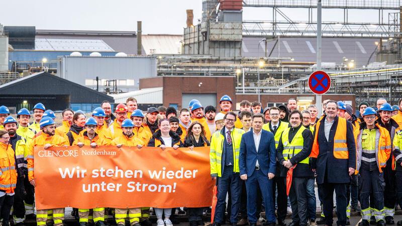 Robert Habeck (Grüne) besucht die Nordenhamer Zinkhütte.