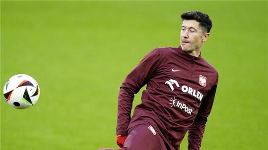Robert Lewandowski während einer Trainingseinheit der polnischen Nationalmannschaft im Cardiff City Stadium.