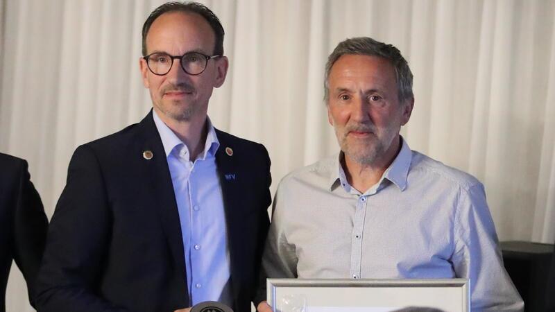 Robert Schlimm (rechts) übernimmt von Ronald Aue den Vorsitz des Sportgerichtes.