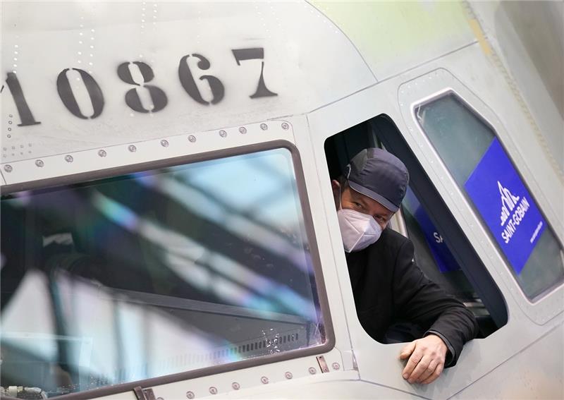 Robert Habeck im Cockpit eines Airbus. Foto: Marcus Brandt/dpa