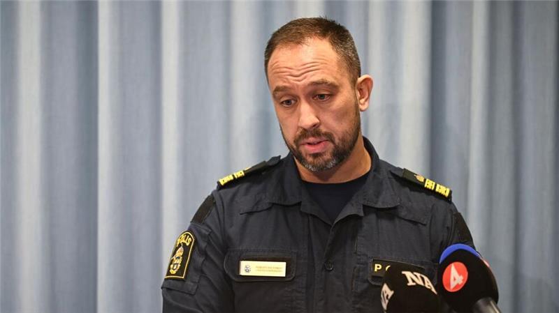 Polizei findet mutmaßlichen Schützen in Örebro tot vor Roberto Eid Forest, Chef der örtlichen Polizei, informierte über die Tat.