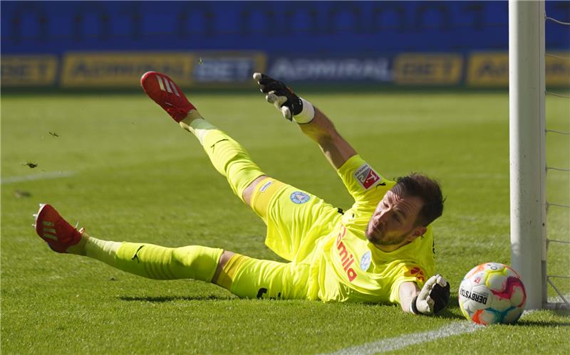 Kiel setzt vor Duell mit Kiezclub Ex-St.-Pauli-Torwart wieder vor die Tür Robin Himmelmann war in der Winterpause zu Holstein Kiel gekommen und zwischenzeitlich Stammkeeper. Foto: dpa