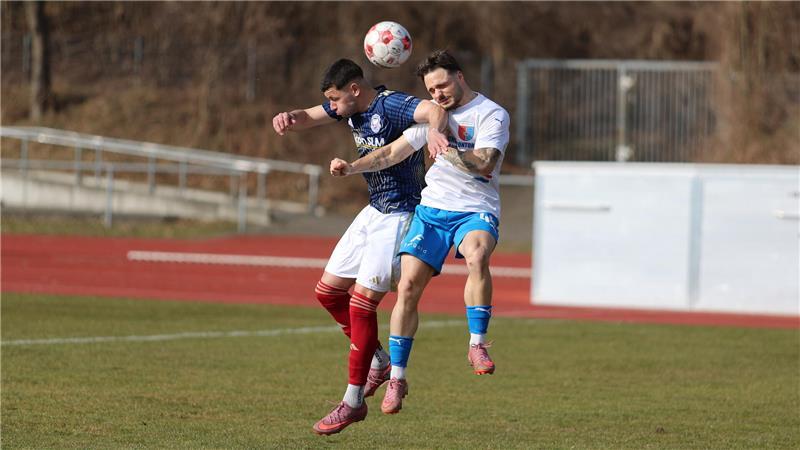 Rosin und Mohr schießen D/A zum Sieg gegen die beste Abwehr der Liga Robin Kölle beackert bei D/A die rechte Seite.