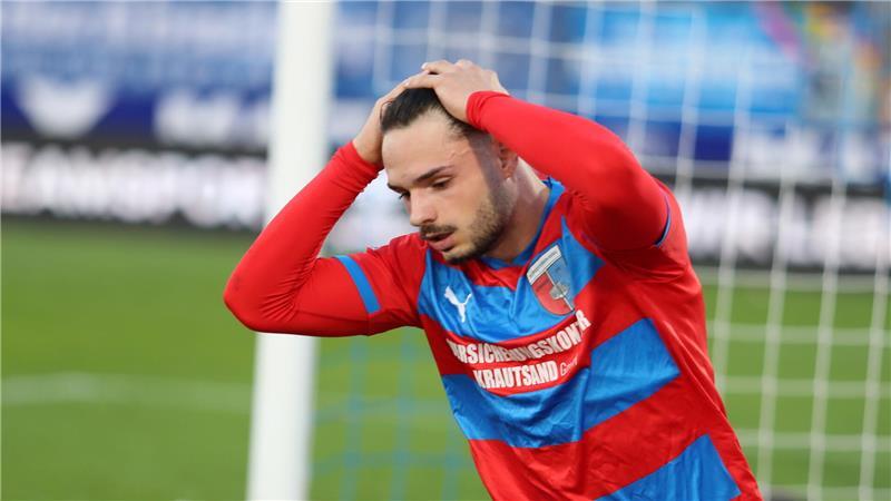 Torfestival im Spitzenspiel: D/A gewinnt nach Fußball-Krimi Robin Kölle hatte in der 20. Minute die D/A-Führung auf dem Kopf.