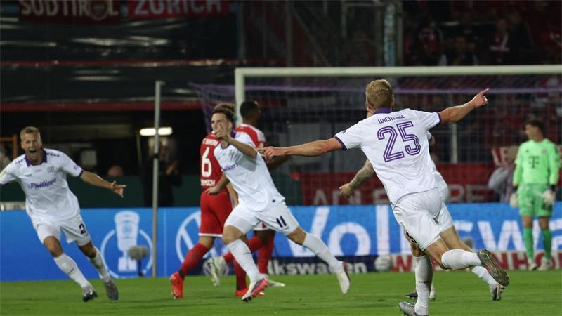 Bayern ohne Glanz im DFB-Pokal weiter Robin Meißner (m) brachte Osnabrück in Führung.