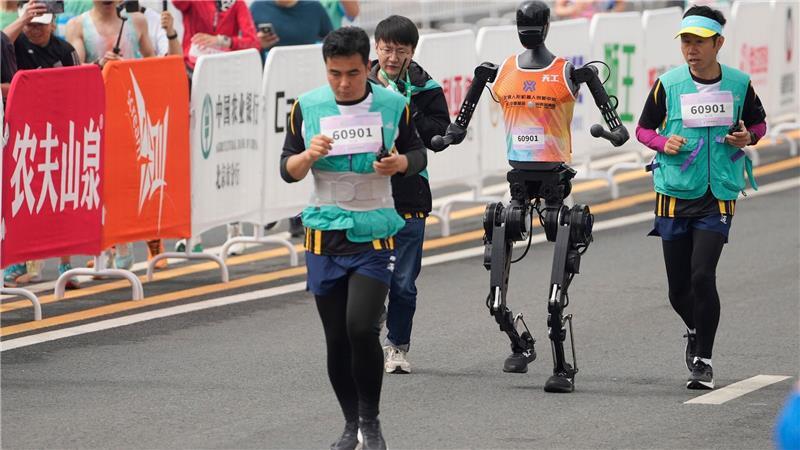 Roboter-Halbmarathon in Peking