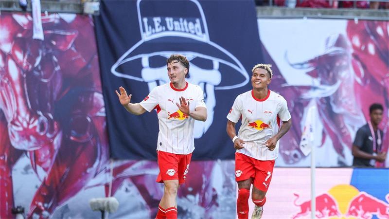 Elversberg feiert furiose Bundesliga-Premiere - RB souverän Rocco Reitz (l) traf gegen seinen Ex-Club.