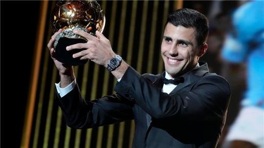 Rodri ließ sich für die Auszeichnung mit dem Ballon d’Or feiern. (Archivbild)