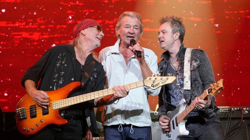 Neuer Gitarrist, neue Energie: Deep Purple in Bestform Roger Glover (l-r), Ian Gillan und Simon McBride von Deep Purple