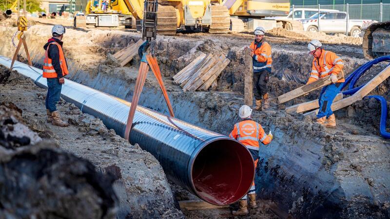 Netzbetreiber plant weitere Pipeline für Gastransport Rohre für die Wilhelmshavener Anbindungsleitung (WAL) werden verlegt.
