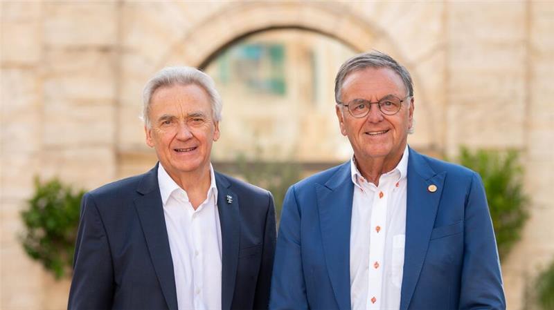 Roland Mack testet auch mit 75 neue Achterbahnen.