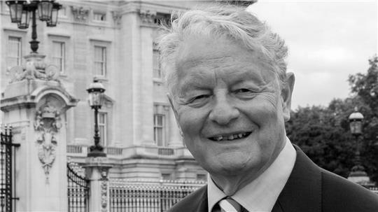 Rolf Seelmann-Eggebert hatte u.a. die Hochzeit von Prinz William und Kate sowie die Trauung von Prinz Harry und Meghan Markle im TV kommentiert.