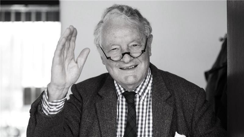 Ein Leben zwischen Adel und Afrika - „Sir Rolf“ ist tot Rolf Seelmann-Eggebert war über Jahrzehnte der Adelsexperte schlechthin im deutschen Fernsehen. (Archivfoto)