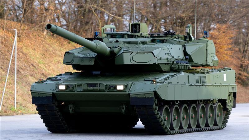 Roll-Out Leopard 2A8 und Panzerhaubitze 2000