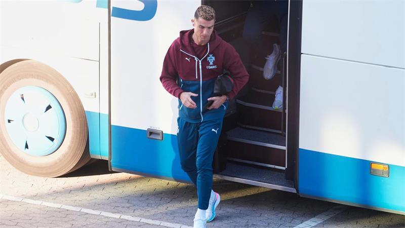 Flucht im Privatjet: Ronaldos unrühmlicher Abschied Ronaldo sorgt für einen Eklat: Er reist aus dem Camp ab.