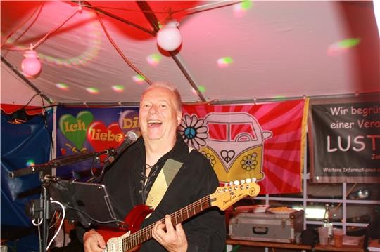 Ronny Wilson spielt zum Abschluss bei der „Bürgerparty“. Foto: Verein