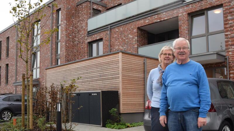 Mieter erzählen: So lebt es sich im Baugebiet Giselbertstraße Rosemarie und Günter Schadwinkel vor dem Mehrfamilienhaus an der Elise-Fischer-Straße.