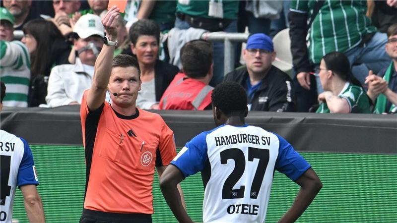 Rot für Philip Otele im Nordderby.
