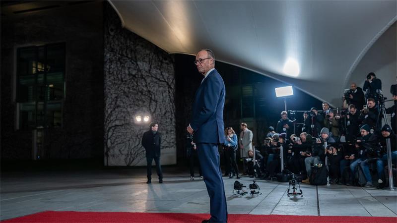 Investitionsgipfel in Berlin - Merz rollt roten Teppich aus Roter Teppich - dieses Mal für Investoren. (Archivbild)