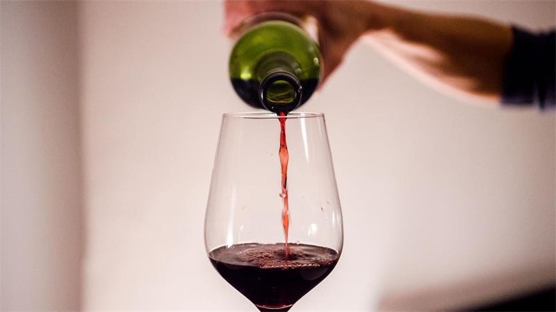 Rotwein aus deutscher Produktion ist weniger gefragt als Weißer. (Symbolbild)