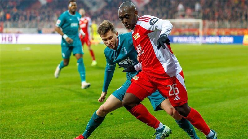 Union-Krise geht mit Baumgart weiter: 0:2 gegen Augsburg Roussillon begann auf der linken Berliner Abwehrseite.