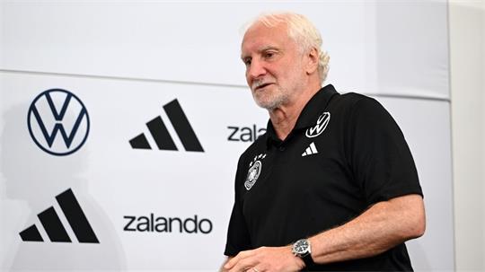 Rudi Völler ist bei der WM als Mutmacher für die DFB-Elf gefordert.