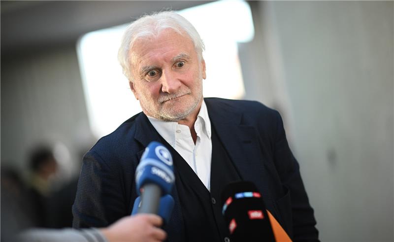 So erklärt Völler das deutsche WM-Debakel im Bundestag Rudi Völler nahm an einer Sitzung des Sportausschusses des Bundestags teil. Foto: Britta Pedersen/dpa