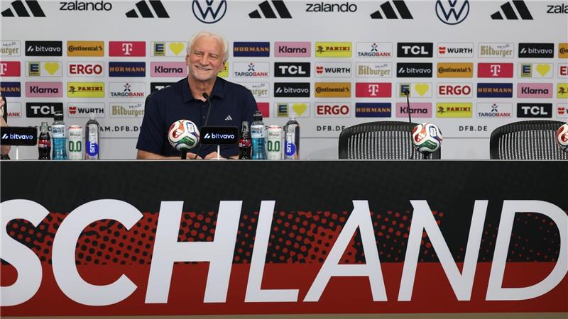 Rudi Völlers Meinung ist zu praktisch allen WM-Themen gefragt. 