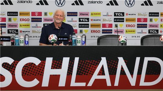 Rudi Völlers Meinung ist zu praktisch allen WM-Themen gefragt. 