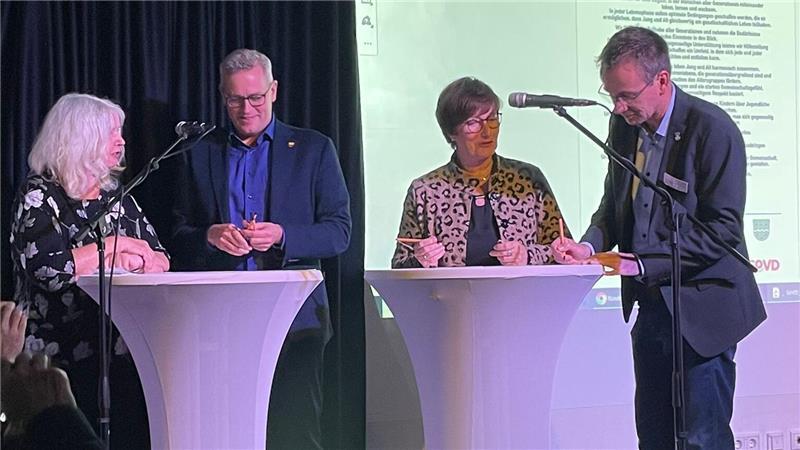 Rückblick auf November 2024: Aus der Leader-Region Altes Land und Geestrand nahmen etliche Vertreter aus Politik und Gesellschaft an der Bündnisgründung teil.