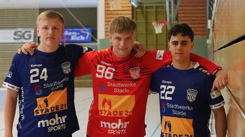 Diese „jungen Wilden“ verstärken den VfL Fredenbeck in der Regionalliga Rückraumspieler Danny Müller, Torwart Niklas Itzen und Tarek Wafdi als Rechtsaußen (von links) verstärken den VfL Fredenbeck.