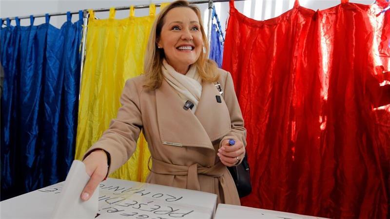Rumäniens Verfassungsgericht hat die erste Runde der Präsidentenwahl anerkannt, bei der der rechtsextreme Calin Georgescu auf Platz eins kam und Elena Lasconi auf Platz zwei.